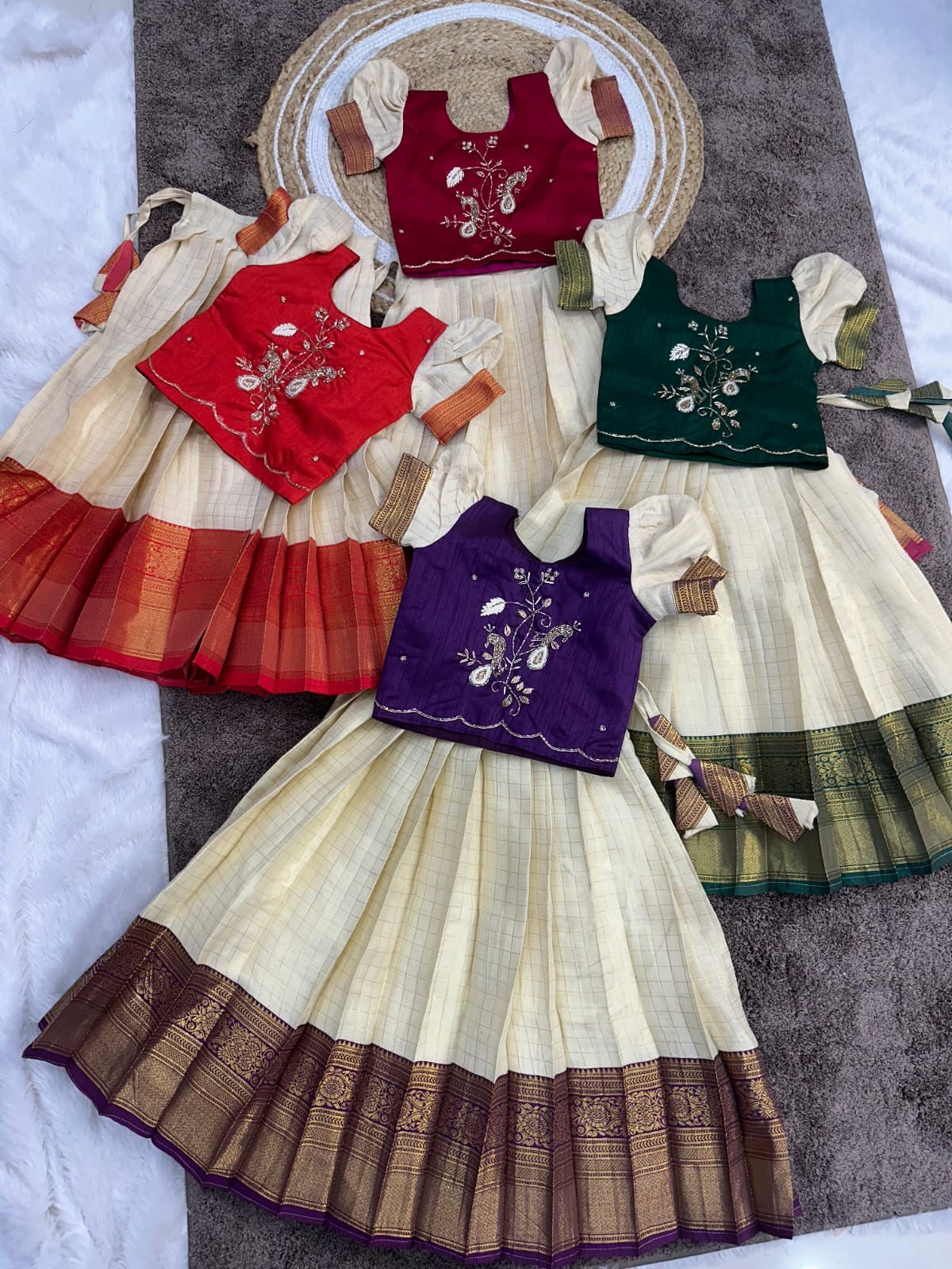 Divi : Kids Lehengas