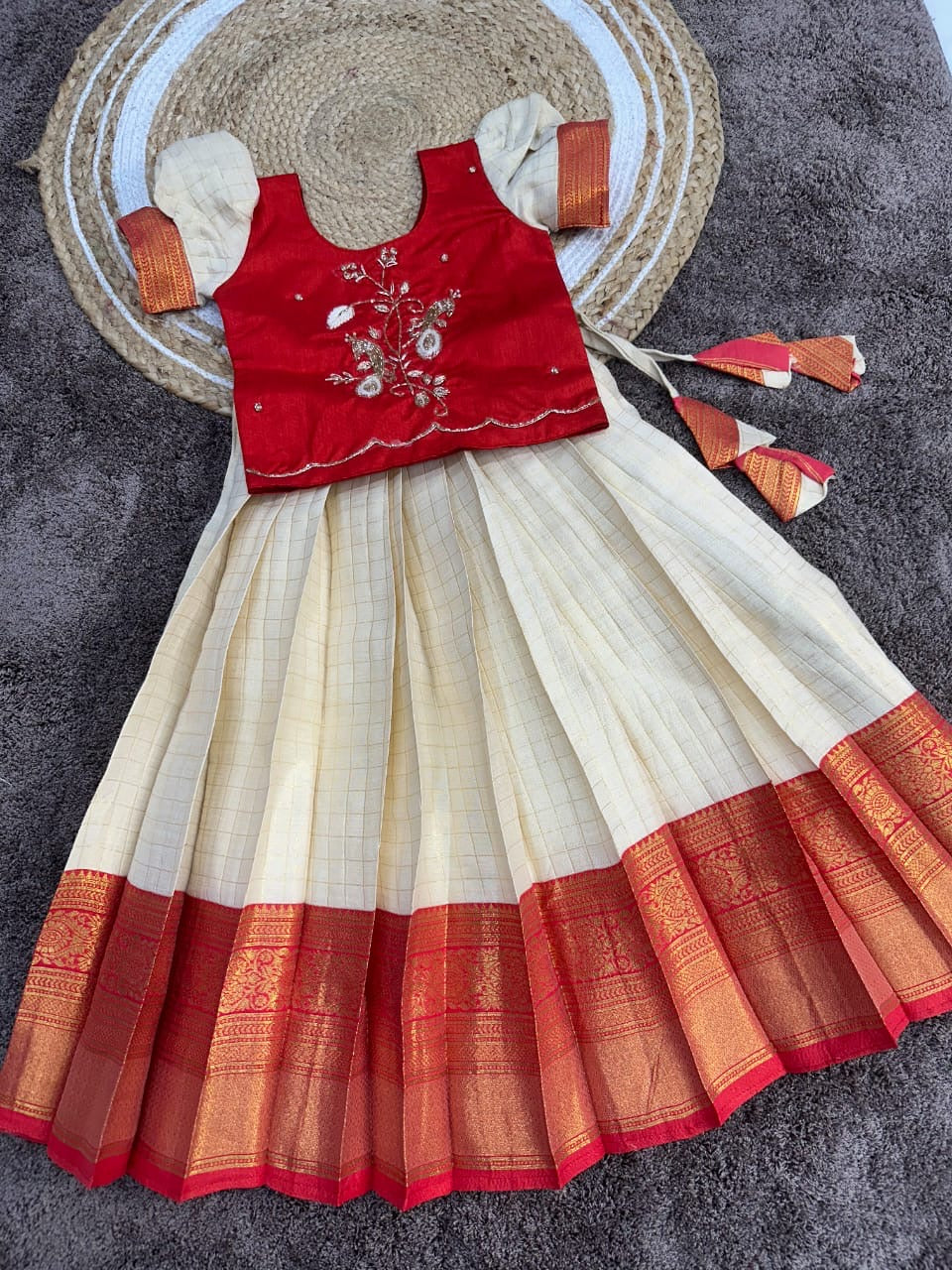 Divi : Kids Lehengas