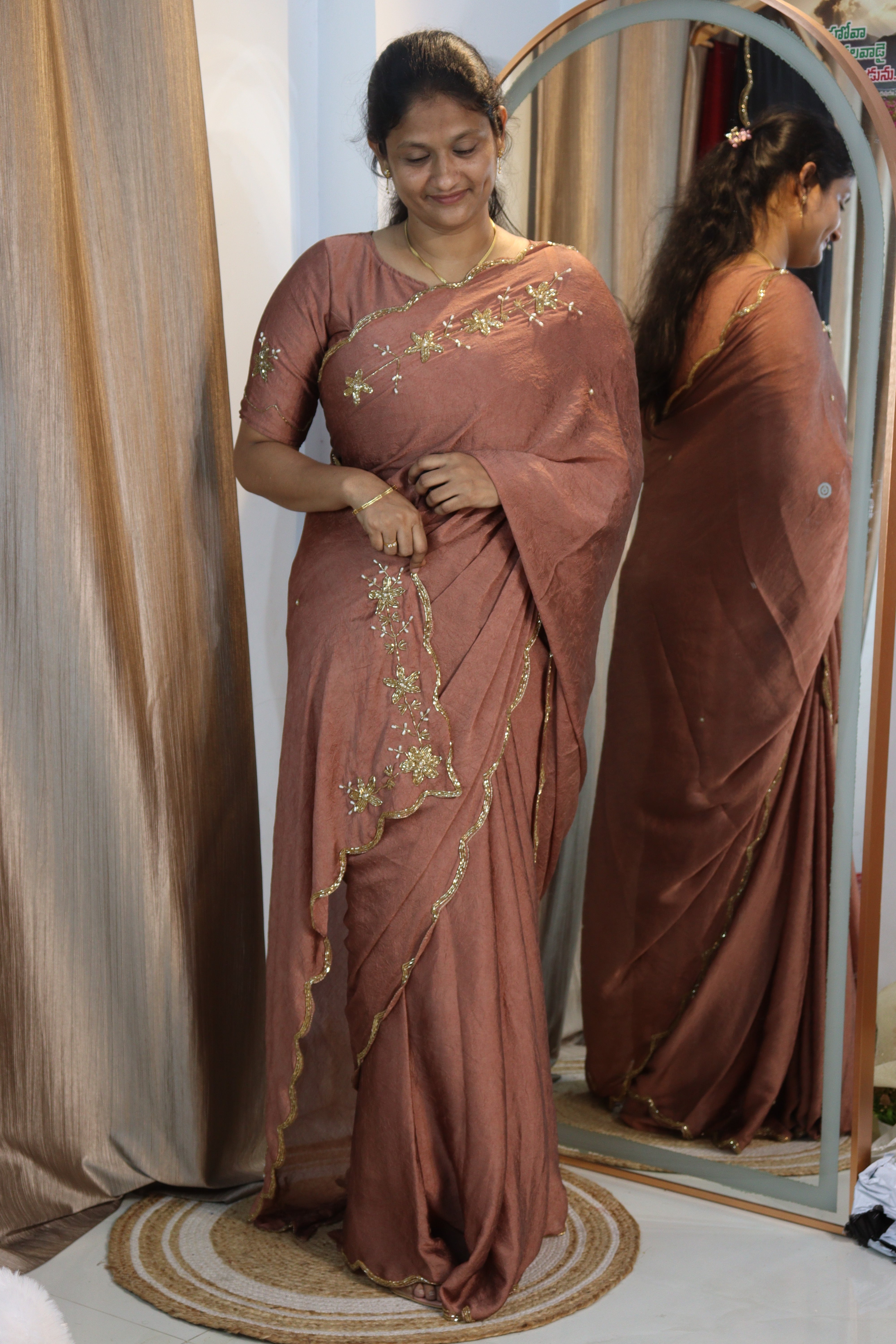 Monalisa: Exclusive Handwork Sarees 💕