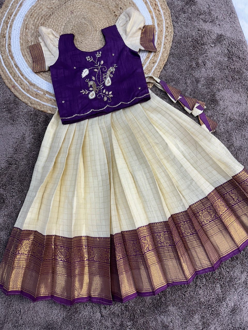 Divi : Kids Lehengas
