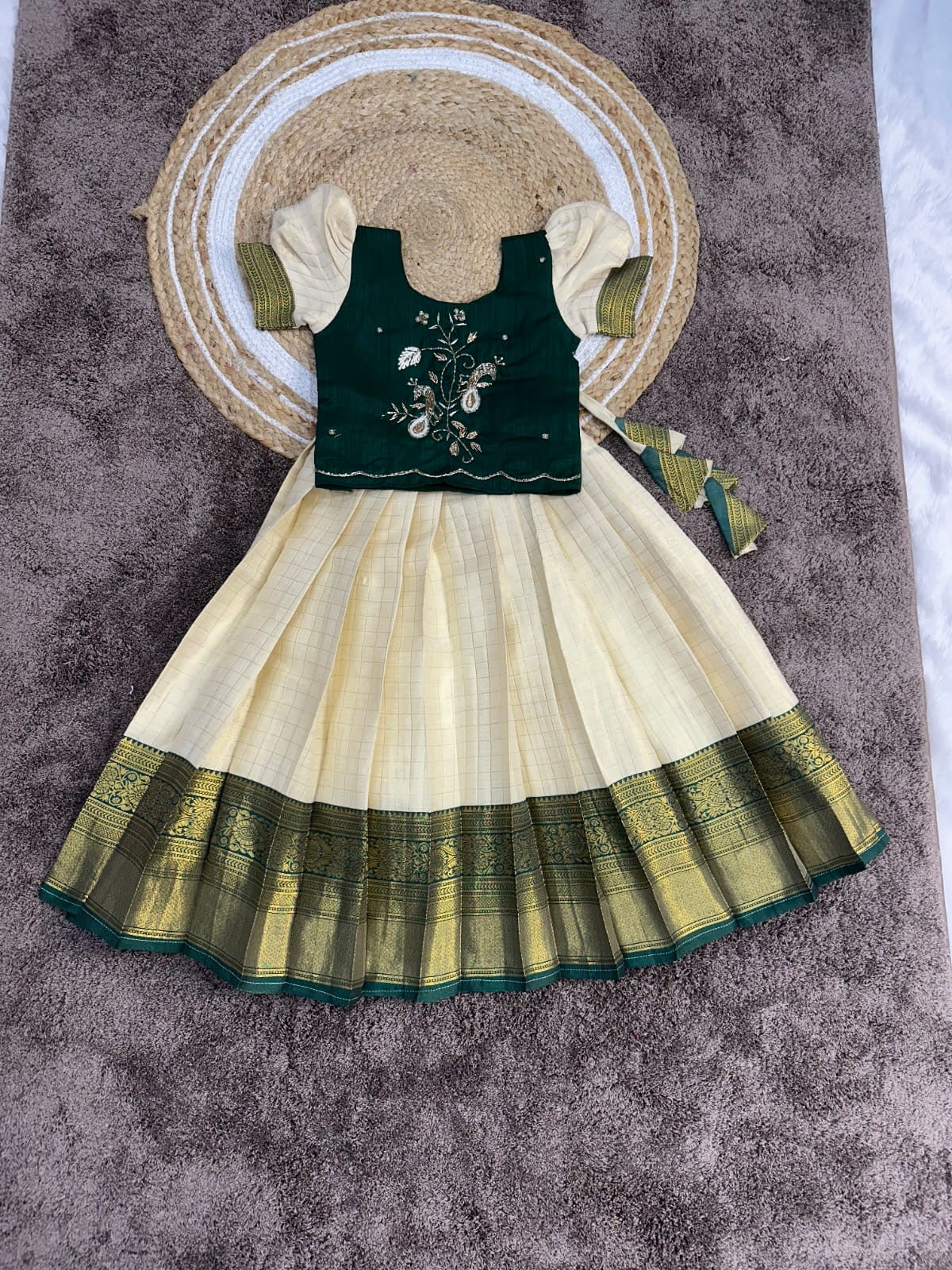 Divi : Kids Lehengas