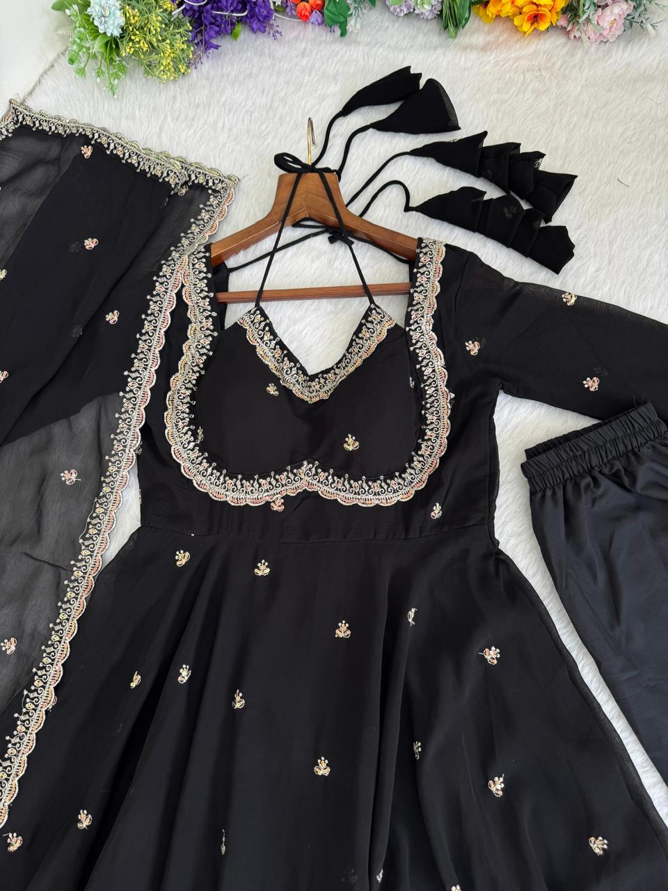 Pretty beauty : Party wear dress
