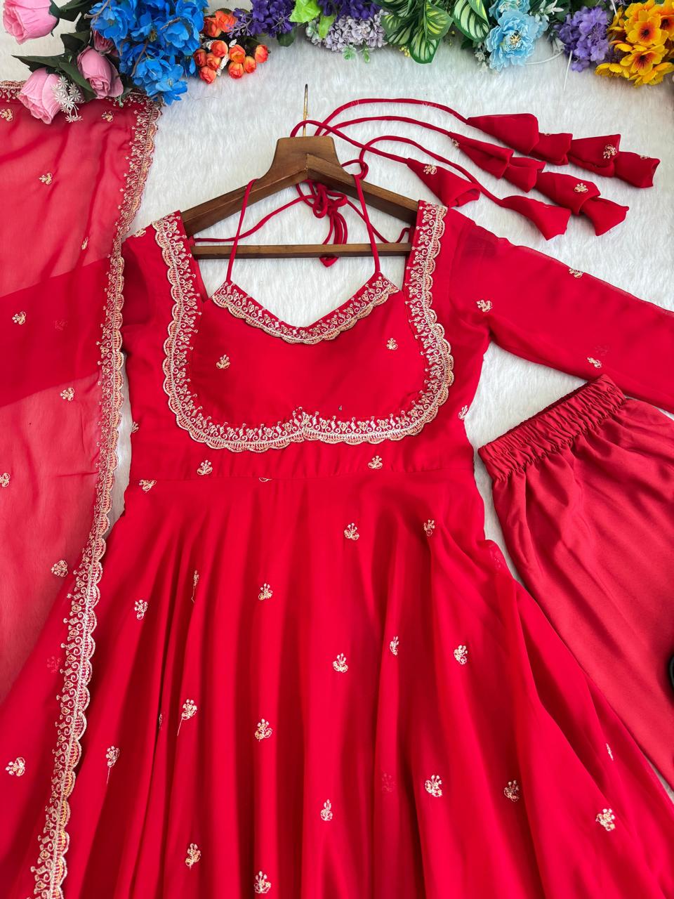 Pretty beauty : Party wear dress