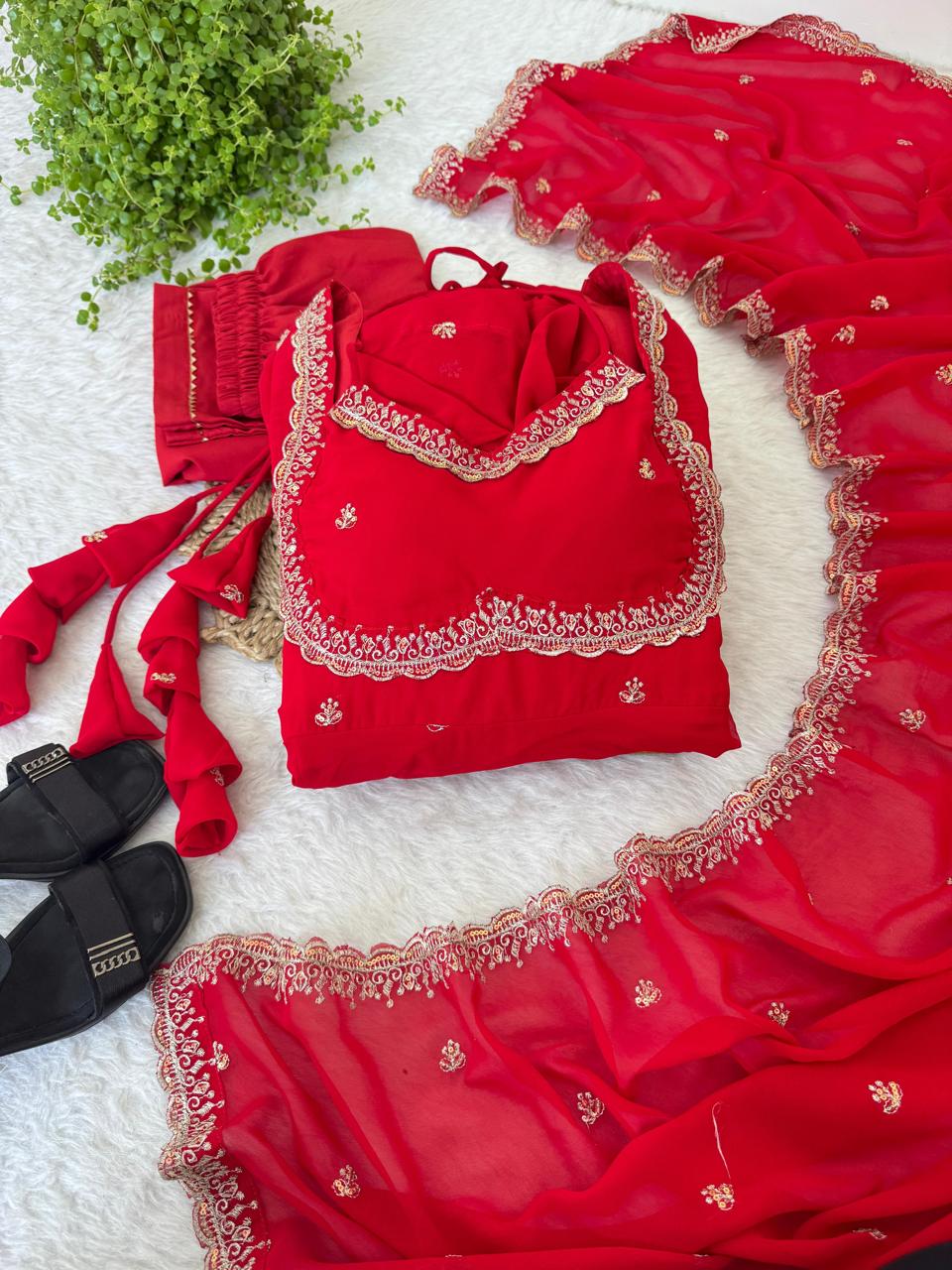 Pretty beauty : Party wear dress