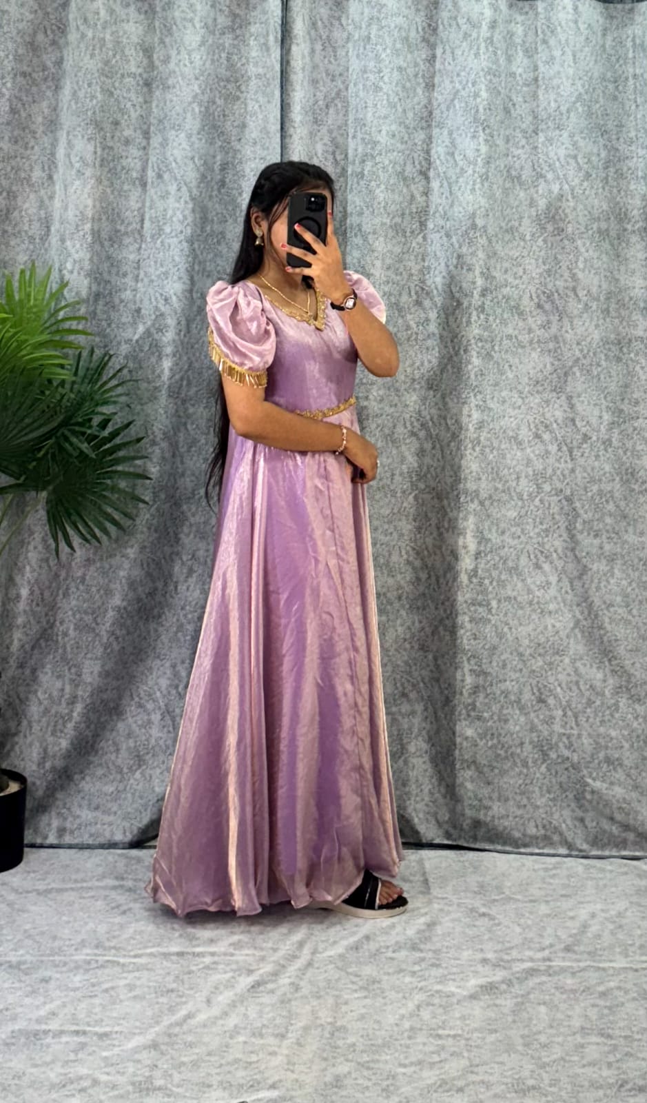 Mona : Designer Frocks