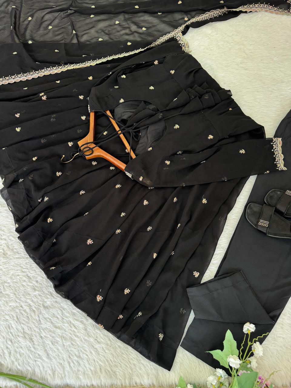Pretty beauty : Party wear dress