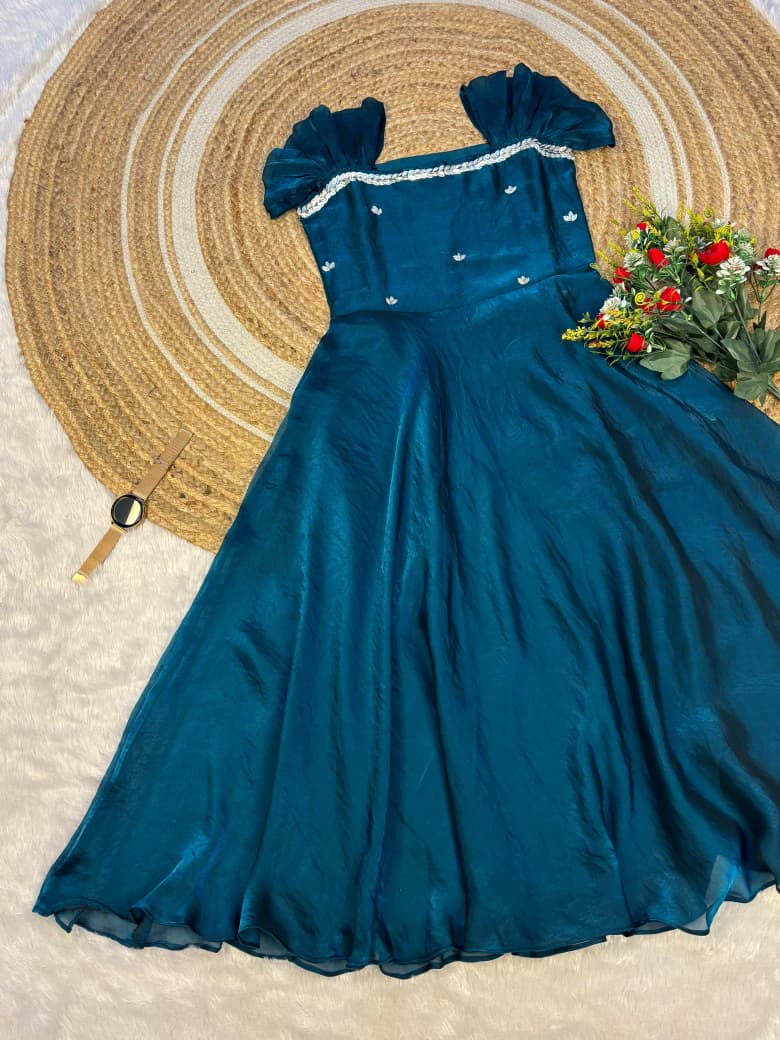 Hoyla : Prettiest frocks 💕