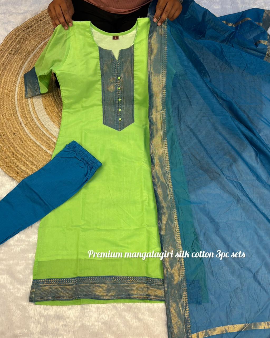 Mallika : Ethnic dresses
