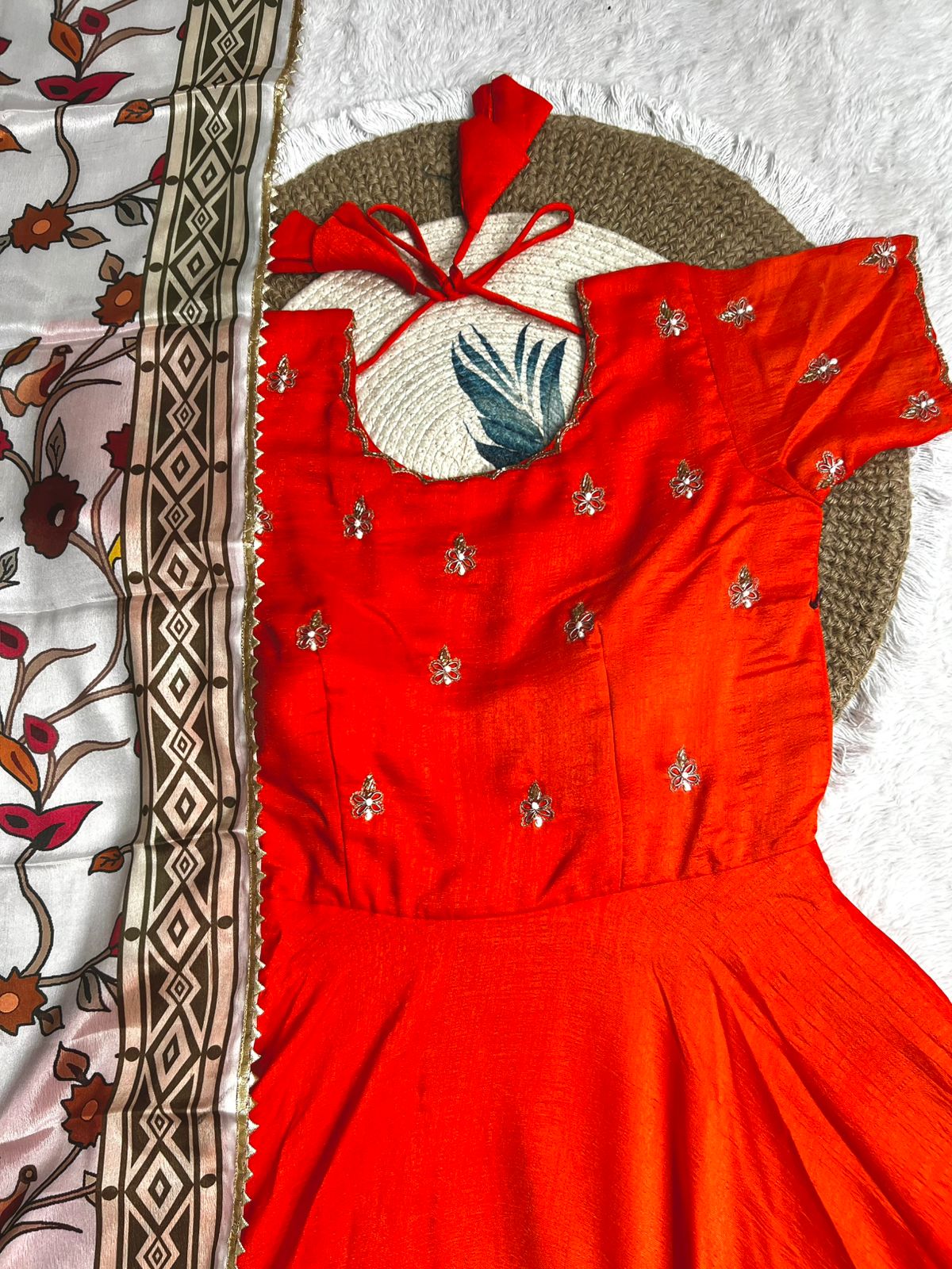 Sinora : Simple Maggam work Kurti with dupatta