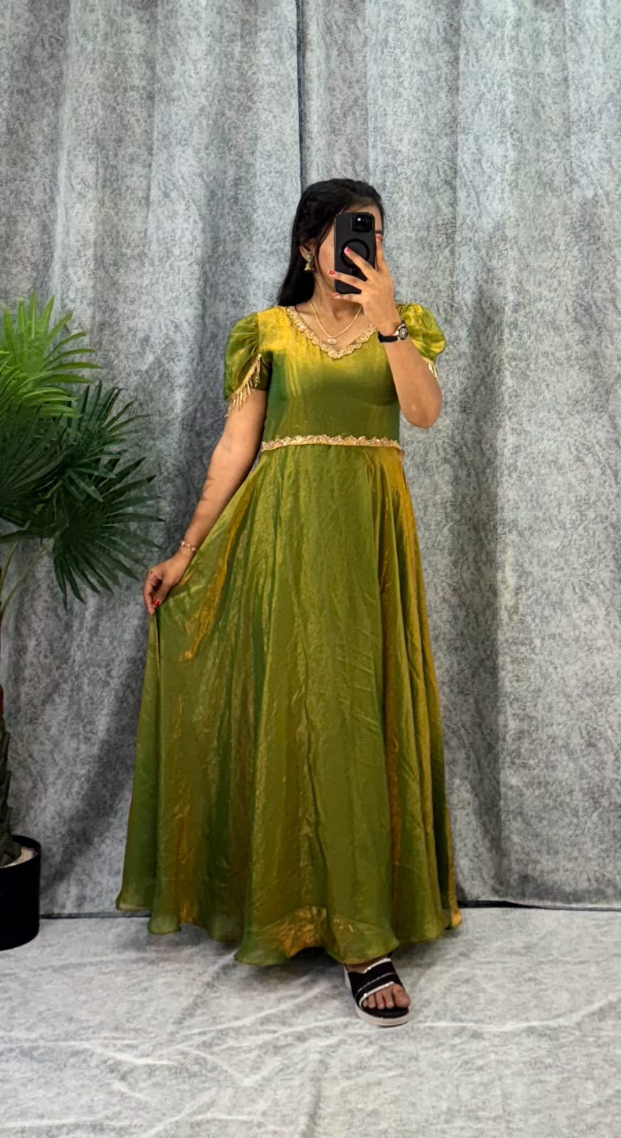 Mona : Designer Frocks