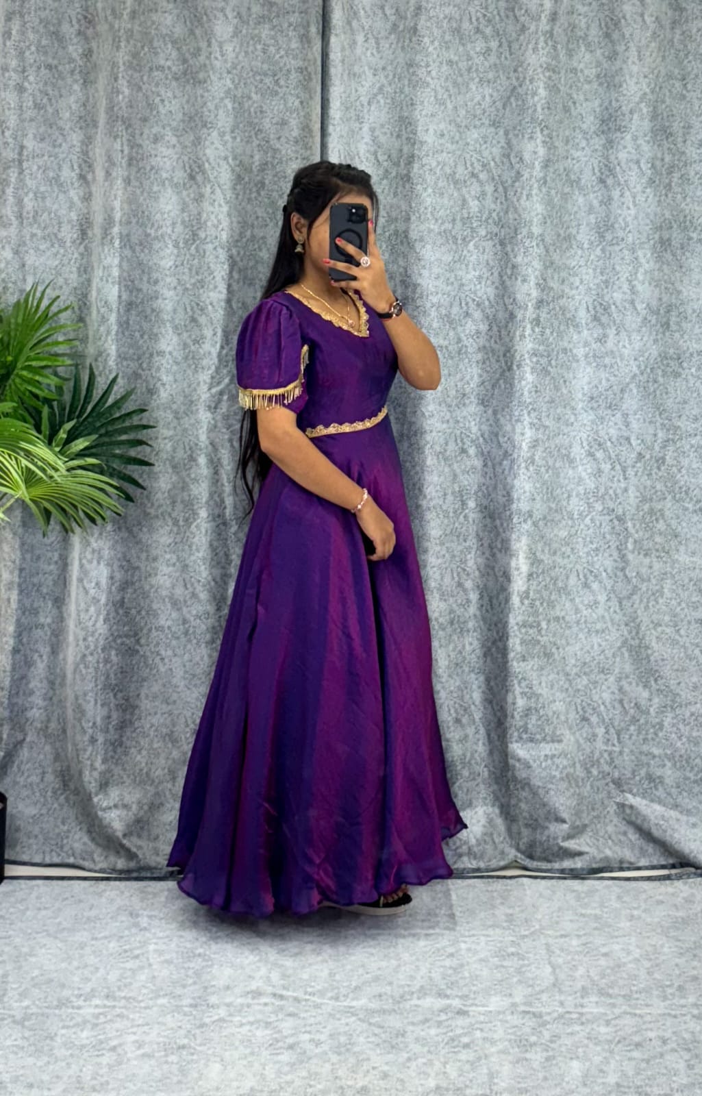 Mona : Designer Frocks