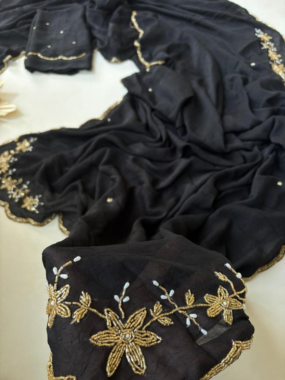 Monalisa: Exclusive Handwork Sarees 💕