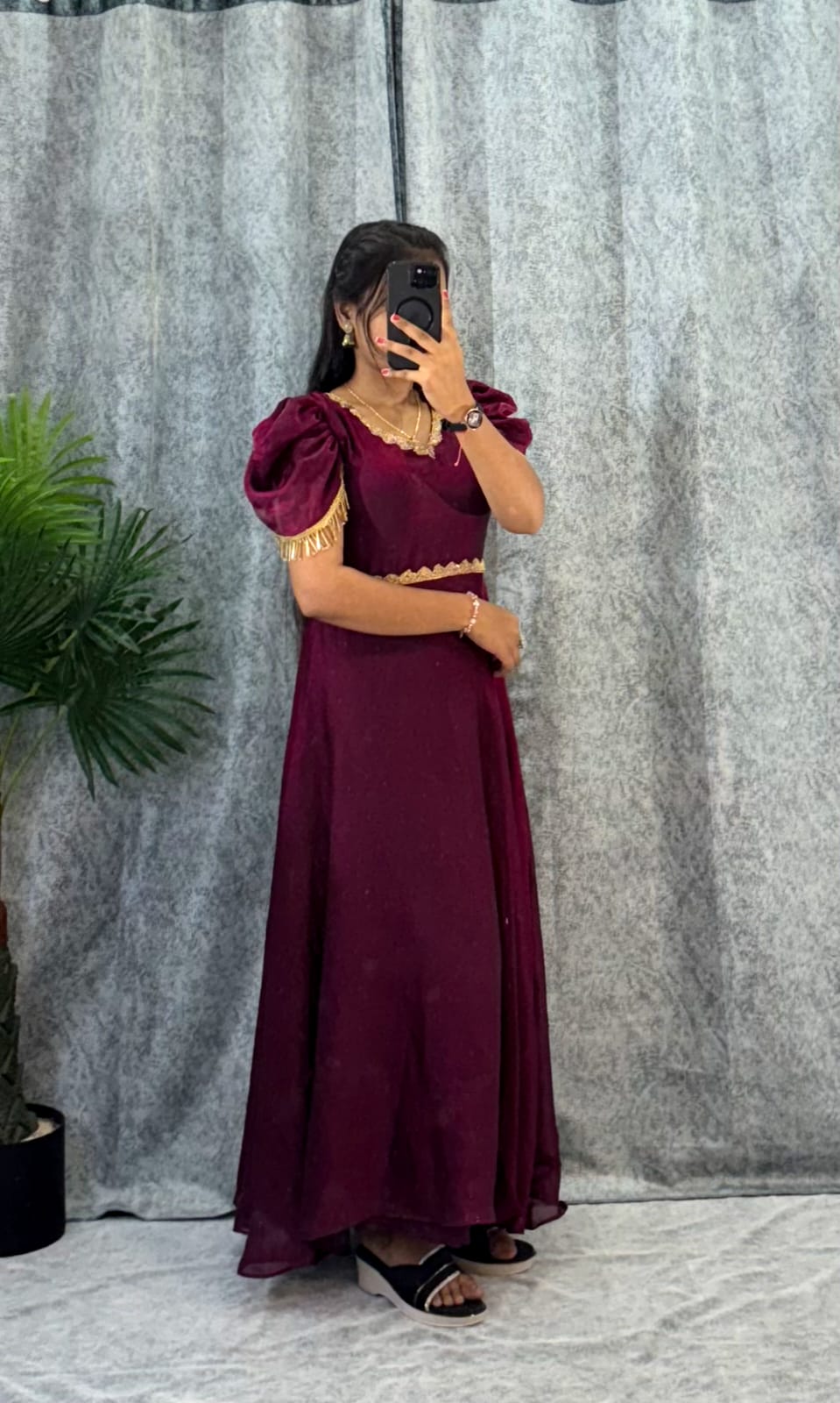 Mona : Designer Frocks