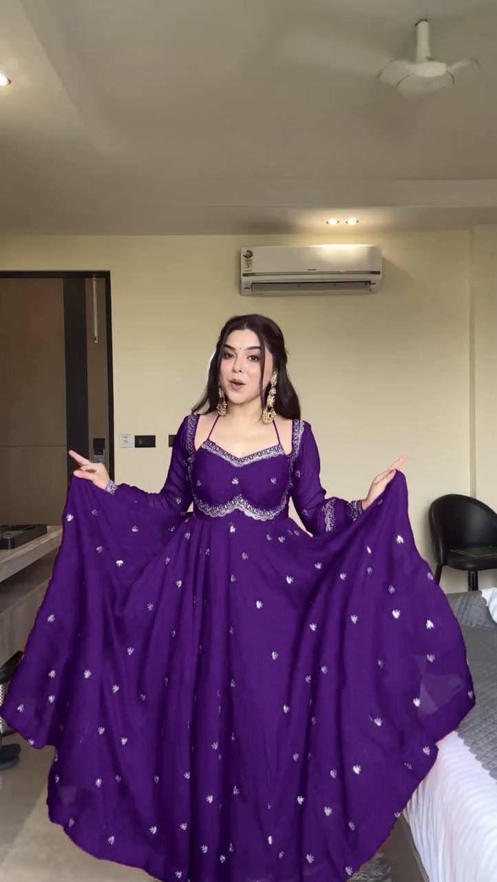 Pretty beauty : Party wear dress