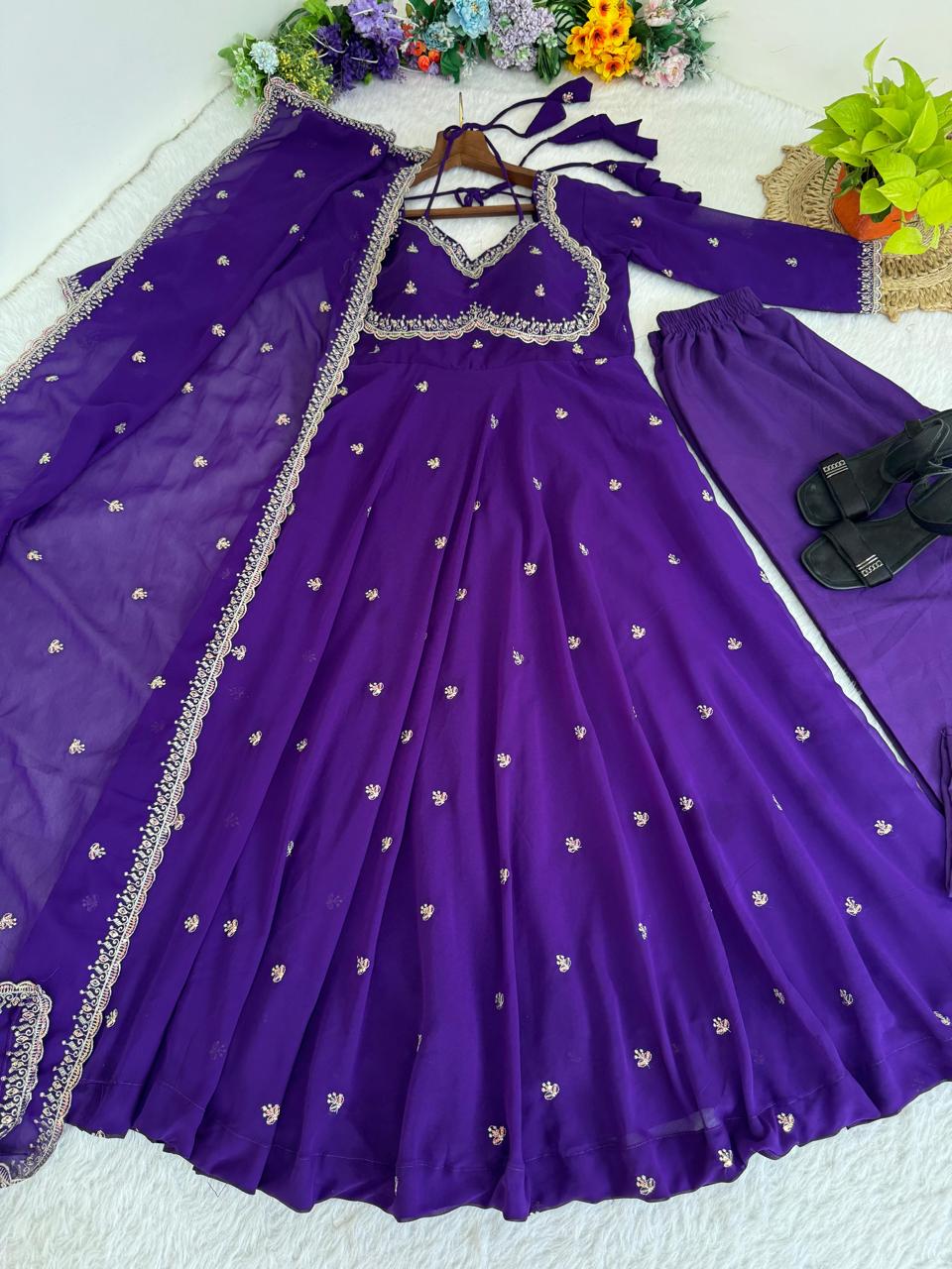 Pretty beauty : Party wear dress