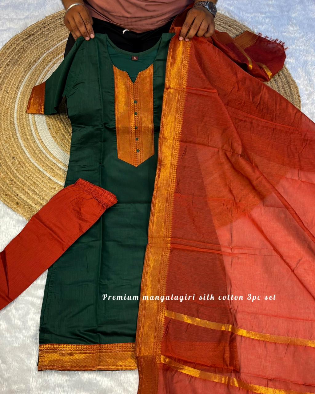 Mallika : Ethnic dresses