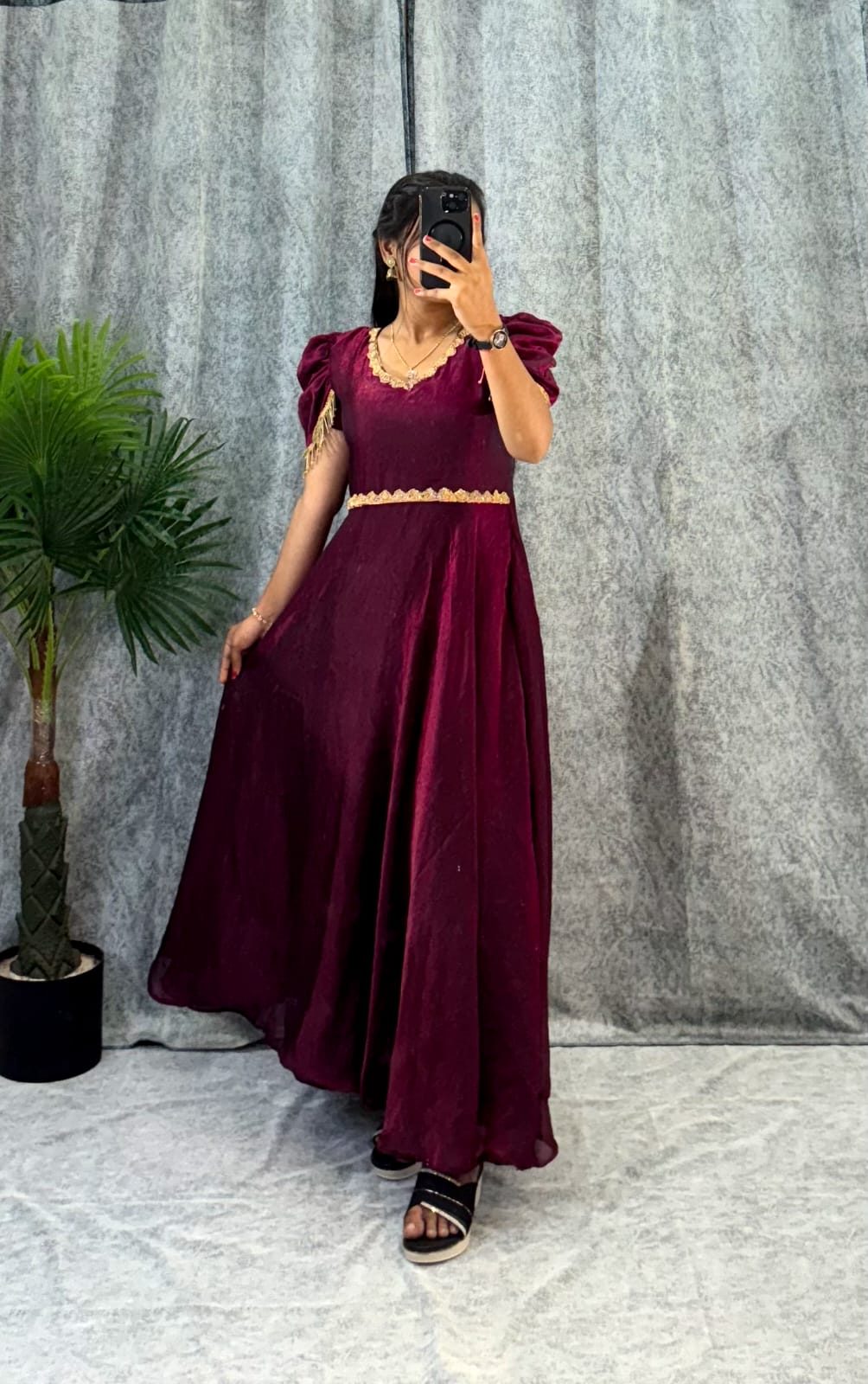Mona : Designer Frocks