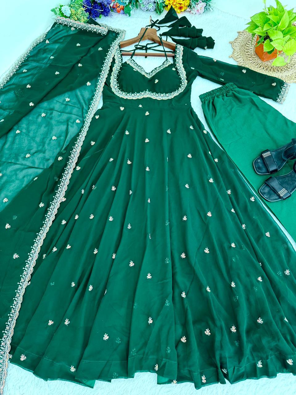 Pretty beauty : Party wear dress