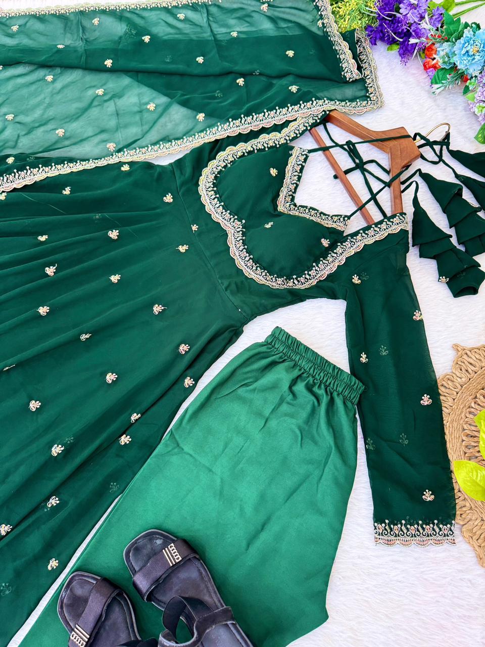 Pretty beauty : Party wear dress