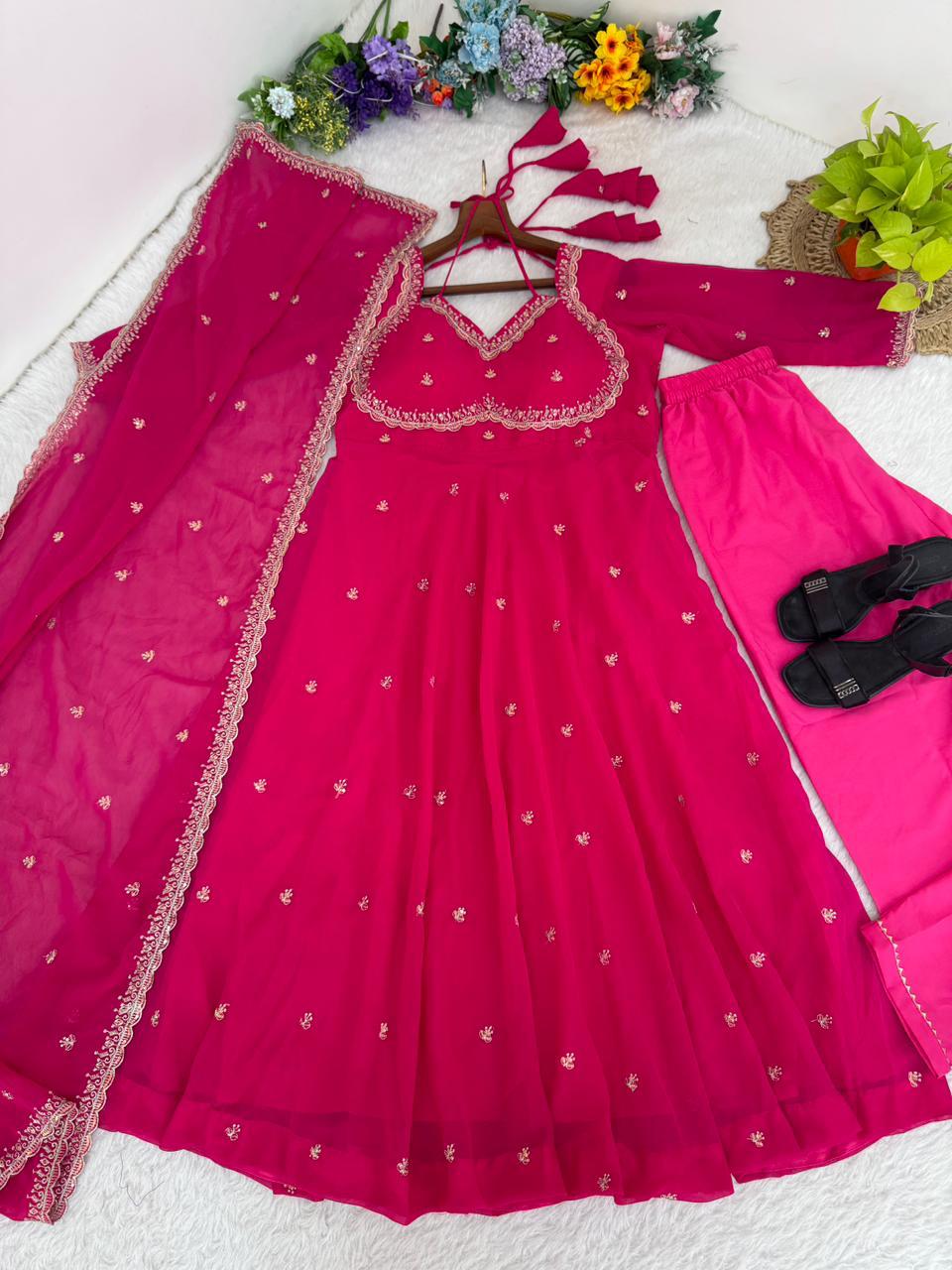 Pretty beauty : Party wear dress