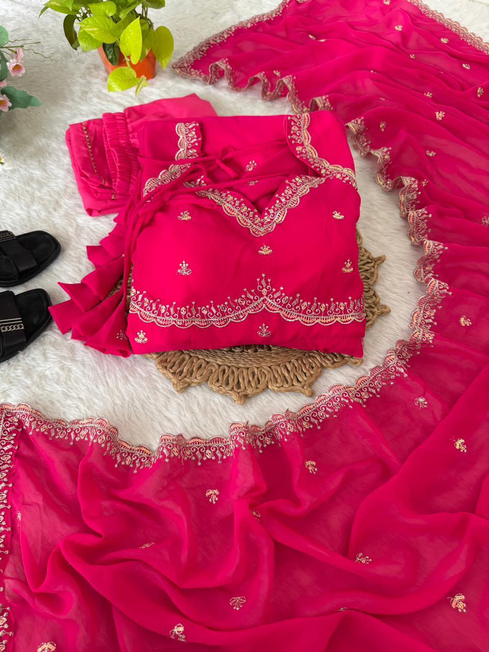 Pretty beauty : Party wear dress