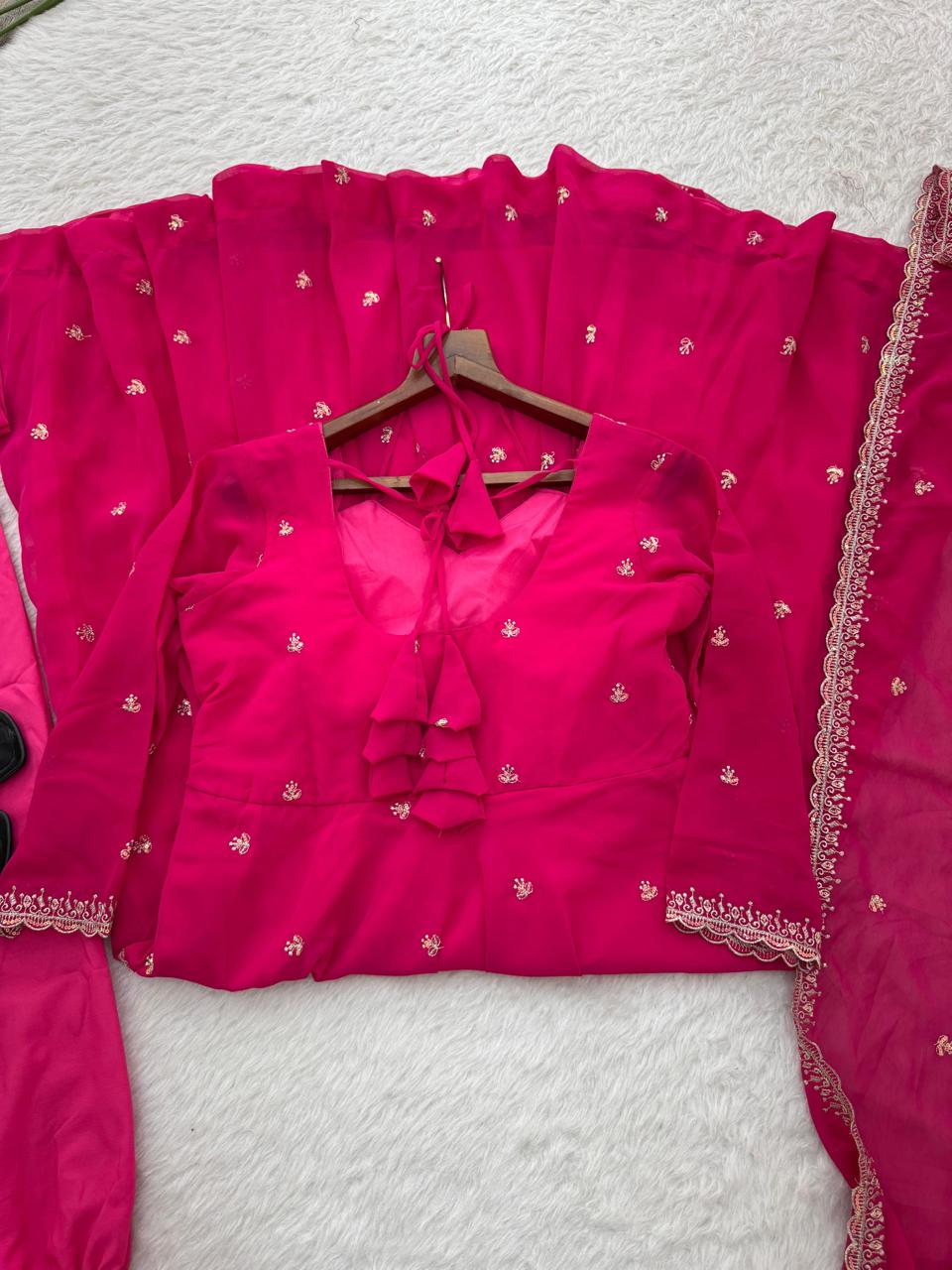 Pretty beauty : Party wear dress